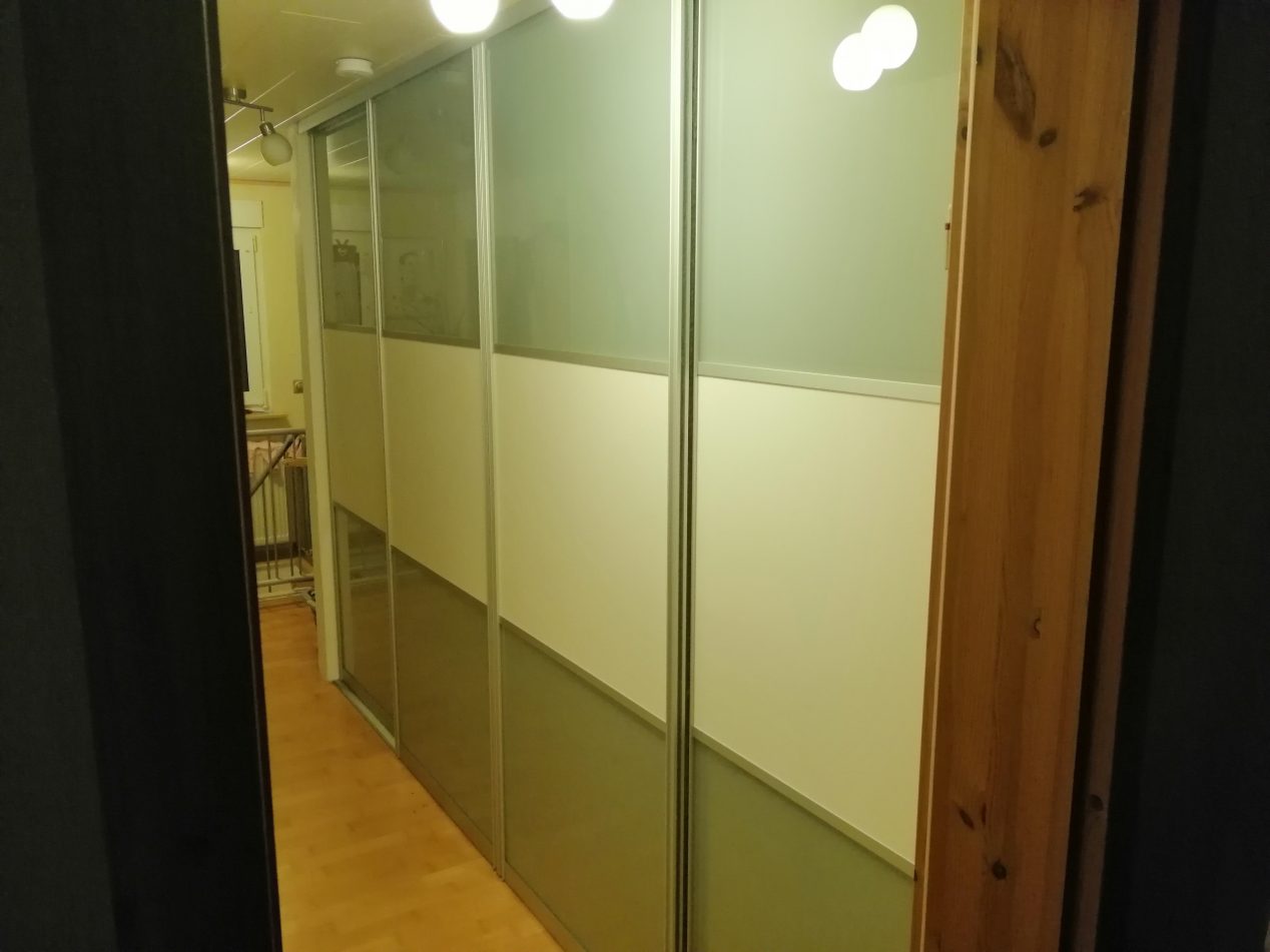 Schiebetürenschrank